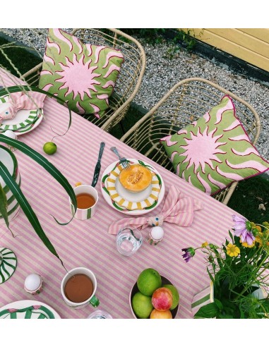 Trippy Flower Tablecloth s'inspire de l'anatomie humaine